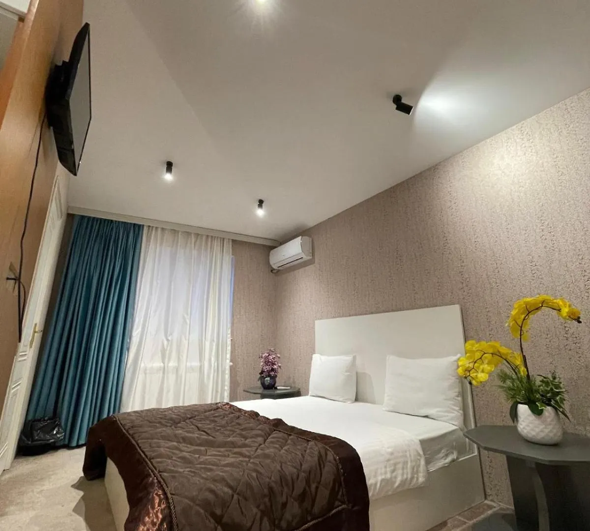 Hotel That Same Mirror Baku